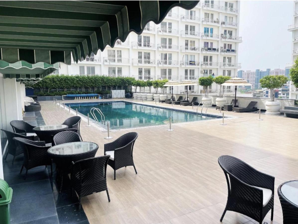 Black Pearl Dlf My Pad Lucknow Exterior foto